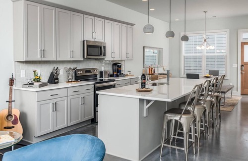 Nashville House | Skyline Retreat – Minutes To Downtown + FreeParking
