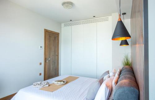 Old Boulevard Apartment | Skyline Supreme by Aesthaven