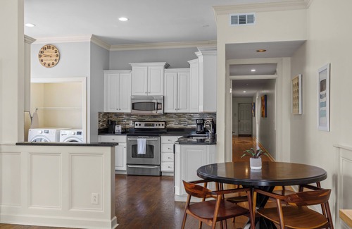 Five Points House | Skyline Views-Rooftop-Walk to Bars & Restaurants