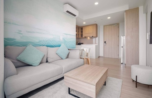 Laguna Condo | Skypark Aurora 2BR 2Bx2 Golf side