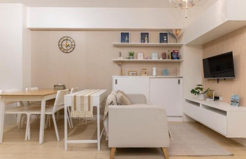 Project 4 Apartment | Skyview Casas 2BR Condominium with Balcony near LRT