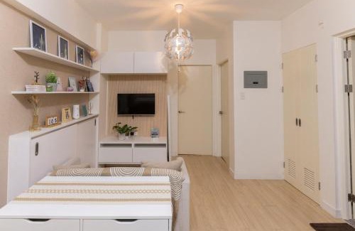Project 4 Apartment | Skyview Casas 2BR Condominium with Balcony near LRT