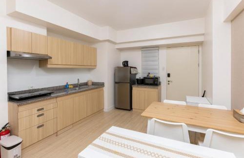 Project 4 Apartment | Skyview Casas 2BR Condominium with Balcony near LRT