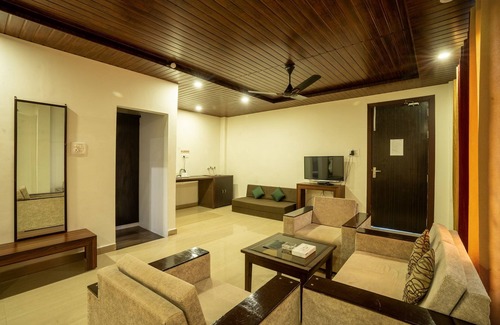 Kandaghat Hotel | Skywood Resort