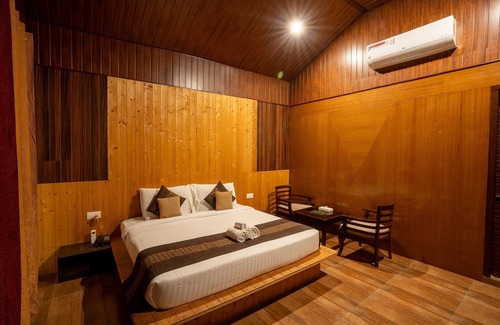 Kandaghat Hotel | Skywood Resort