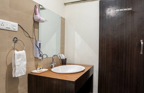 Kandaghat Hotel | Skywood Resort
