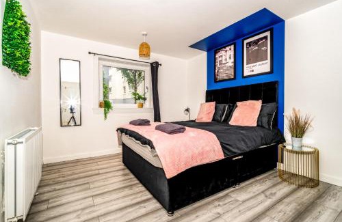 Greenock Apartment | Sleek and Stylish 3 Bed in Greenock - Sleeps 8