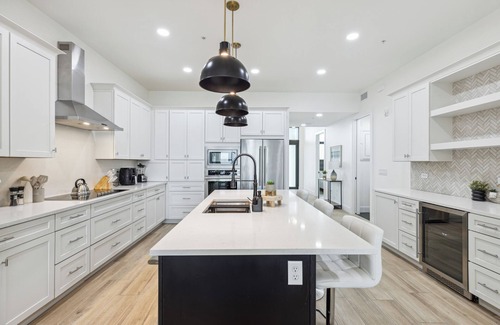 Melbourne Beach Condo | Sleek Coastal Condo with Stunning Riverfront Views and Luxury Amenities