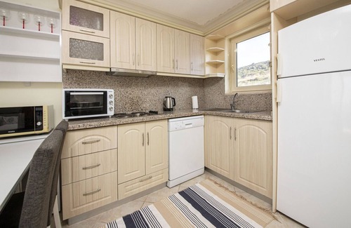 Bogazici Apartment | Sleek Flat with Private Beach and View in Milas