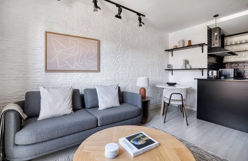 Golden Triangle of Art Apartment | Sleek Huertas-Cortes 1BR, in Las Letras & heart of Madrid, by Blueground