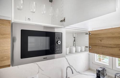 Golden Triangle of Art Apartment | Sleek Huertas-Cortes 2BR, in Las Letras & heart of Madrid, by Blueground