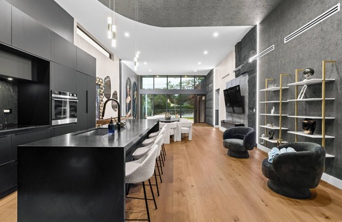 Buena Vista House | Sleek Luxury Villa, Pool, BBQ, King Bed, Near Design District & Little Haiti