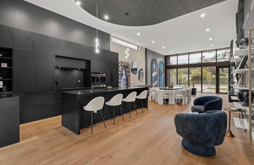 Buena Vista House | Sleek Luxury Villa, Pool, BBQ, King Bed, Near Design District & Little Haiti
