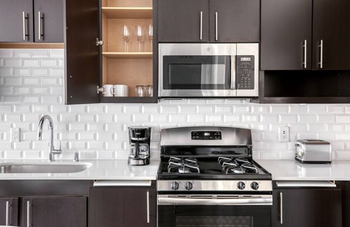 Mission Valley Apartment | Sleek Mission Valley 1BR w/Gym, W/D & Pool nr restaurants, by Blueground