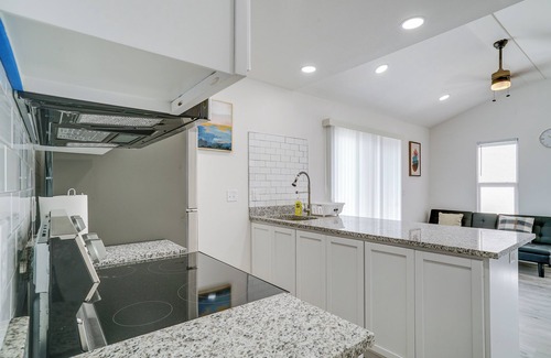 El Paso House | Sleek + Modern El Paso Retreat ~ 6 Mi to Downtown!