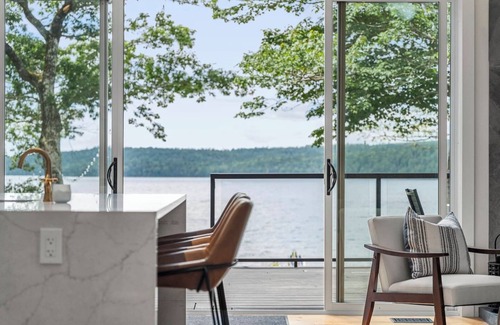 Enfield House | Sleek Modern Lake House