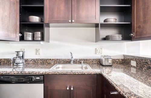 Palo Alto Apartment | Sleek Palo Alto 1BR w/Gym & Pool, 10 mins to FB & Google, by Blueground