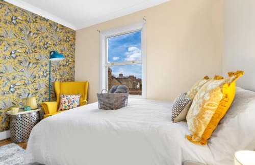 Hoe Street House | Sleek Private Bedroom In Shared London Home For Two - Bedroom2