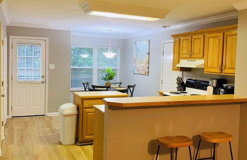 Concord Condo | Sleek Retreat w/Modern Fresh Vibes!