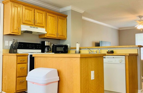 Concord Condo | Sleek Retreat w/Modern Fresh Vibes!