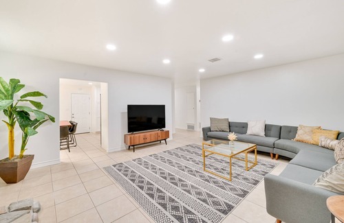 Clairemont Mesa House | Sleek San Diego Vacation Rental w/ Private Patio!