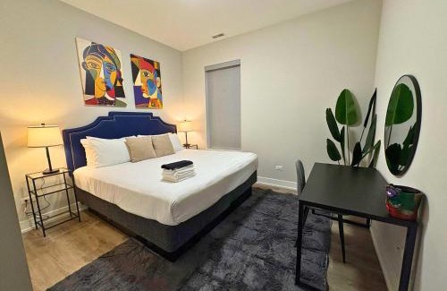 West DePaul Apartment | Sleek Style 3BR Haven - Free Parking - Ashland 2N