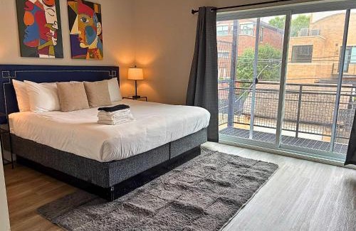 West DePaul Apartment | Sleek Style 3BR Haven - Free Parking - Ashland 2N