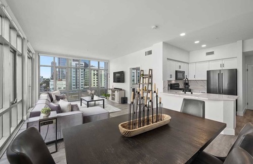 Pacific Terrace Condo | Sleek Top Floor Stunner
