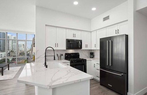 Pacific Terrace Condo | Sleek Top Floor Stunner