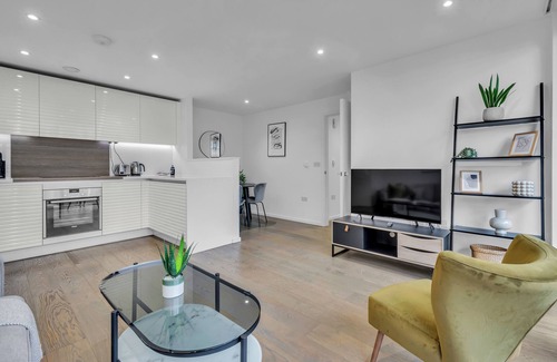 Bunhill Apartment | Sleek Two Bedroom Apartment in Central Street by MySquare