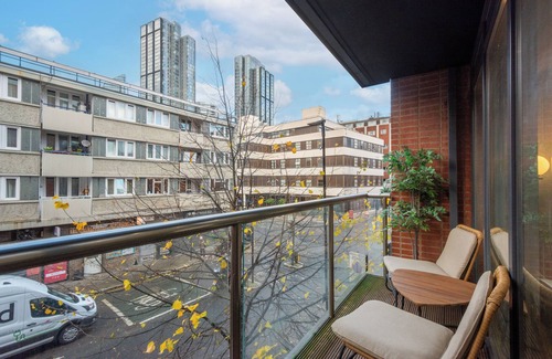 Bunhill Apartment | Sleek Two Bedroom Apartment in Central Street by MySquare