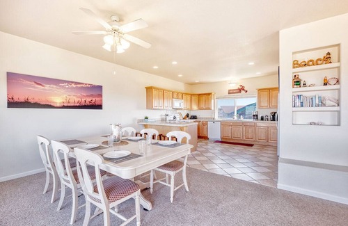 Long Beach House | Sleep 16! OCEAN FRONT, Pets OK, PingPong, Billiards (OViewA+B)