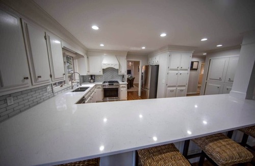Camden House | Sleep 30: Lakefront Wateree Compound in a Cove!