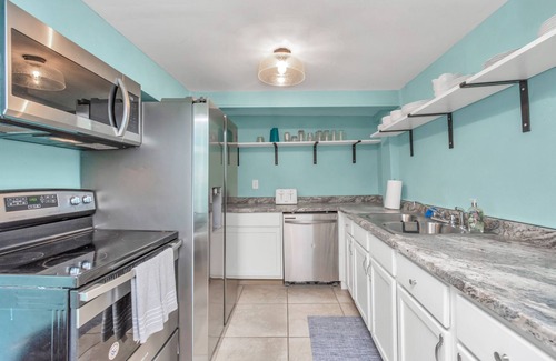 San Jacinto Apartment | Sleep a Group of 7 in this Spacious Galveston Studio - Minutes to Beach!