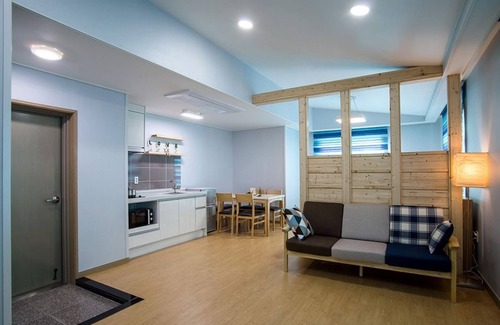 Hallim House | Sleep in the Sea