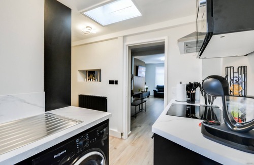Liverpool House | Sleep Upto 5 Guests, Great Location & Free Parking