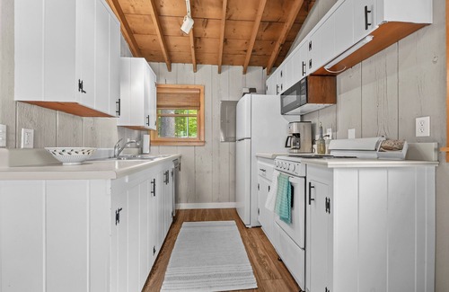 Empire Cottage | Sleeping Bear Dune Sunset View Little Glen Lake Front Cottage