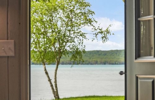 Empire Cottage | Sleeping Bear Dune Sunset View Little Glen Lake Front Cottage