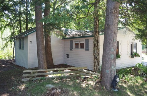 Honor Cabin | Sleeping Bear Riverside Cabins - Cabin #5