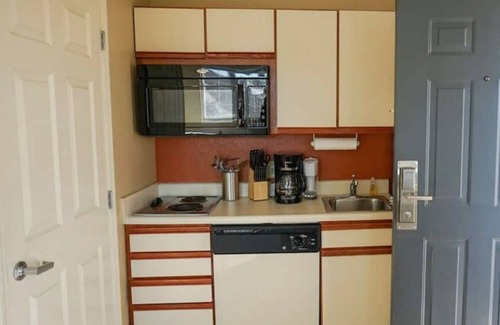 Wichita Apartment | Sleepover: Cheerful Studio - Downtown Wichita