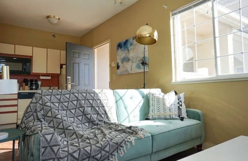 Wichita Apartment | Sleepover: Cheerful Studio - Downtown Wichita