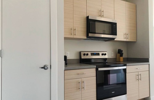 Des Moines Apartment | Sleepover: Extraordinary Studio + Gym- Des Moinesn