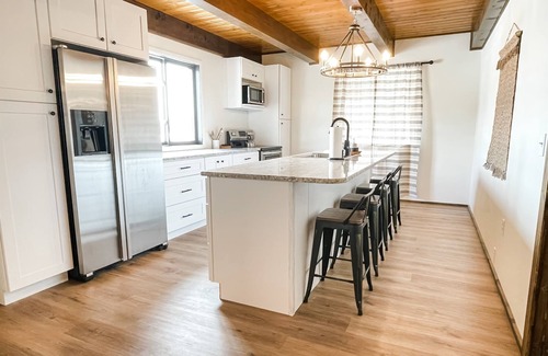 South Fork Cabin | Sleeps 10. 3 master suites! Next to the park! Great for families