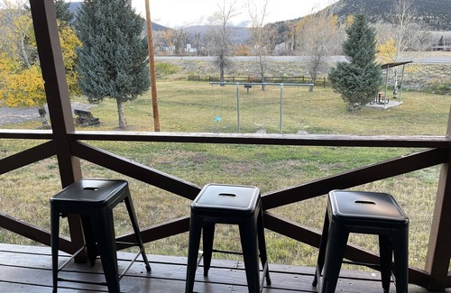 South Fork Cabin | Sleeps 10. 3 master suites! Next to the park! Great for families