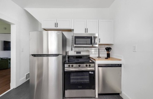 Detroit House | Sleeps 10 - 7 Beds - Close to DT - Budget Friendly