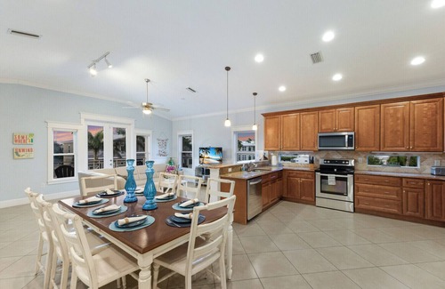 Bradenton Beach House | Sleeps 10 Beach-Bay Views Private Heated Pool Elevator Perfect location