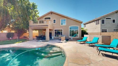 Chandler House | Sleeps 10 Heated Pool Putt Putt Dogs Welcome
