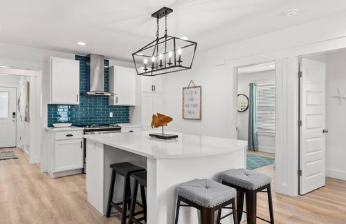 Mexico Beach House | Sleeps 10, Pet Friendly, Fully Fenced Back Yard!