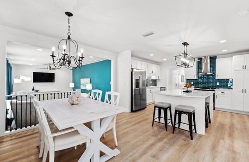 Mexico Beach House | Sleeps 10, Pet Friendly, Fully Fenced Back Yard!