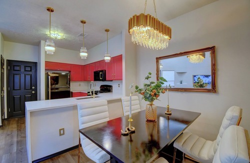 S Y Jackson House | Sleeps 11! Mountain View’s. Fully renovated 4 Bedroom 3 Full Bathroom.